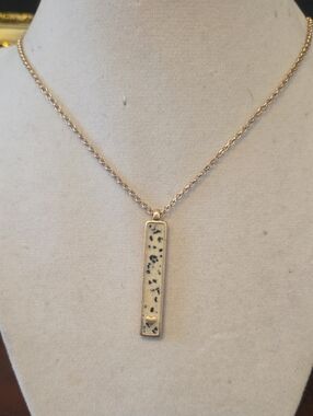 Thirty One HELLO HAPPY Gold Bar Pendant Necklace with Speckled Cream Inlay